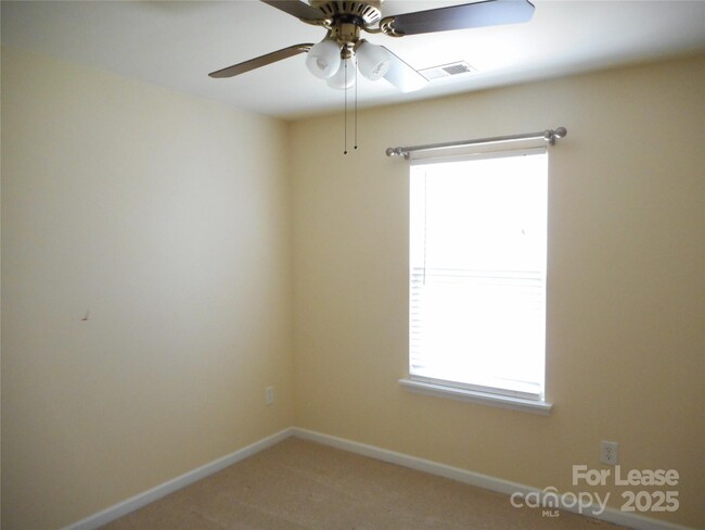 Building Photo - 15519 Stronvar House Ln