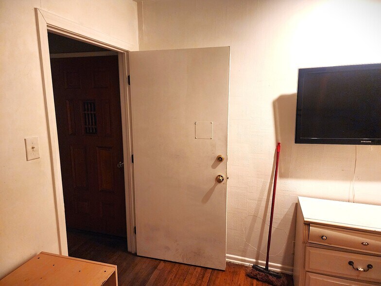 Building Photo - 939 Palms Blvd