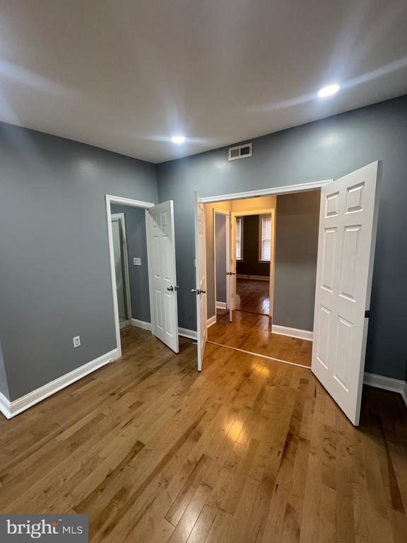 Building Photo - 3221 Lyndale Ave