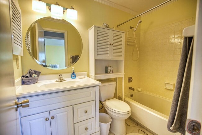 Building Photo - Seasonal Short-Term 2-Bedroom 2-Bath 2nd Floor Condo Located at Mission Lakes!