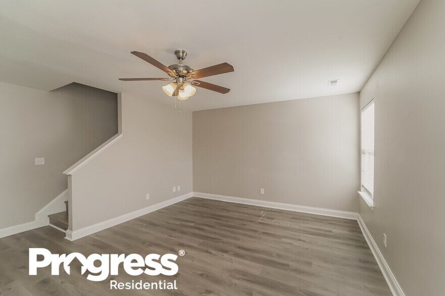 Building Photo - 10405 Yellow Rose Ln