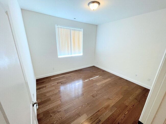 Building Photo - Studio City living at a great price. 3bd/2ba condo, dual parking, water/trash included!