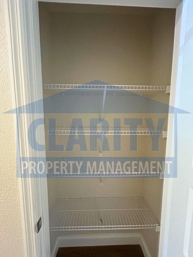 Building Photo - 619 Linda Dr SE