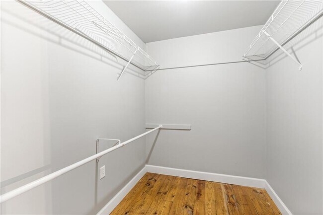 Building Photo - 558 St Francis St