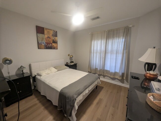 Building Photo - 400 Bucksley Ln