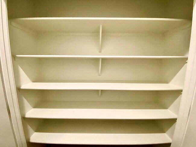 Building Photo - Beautiful Custom 6 Bedroom (2 Primary Bedrooms!) +Office located in NW Meridian