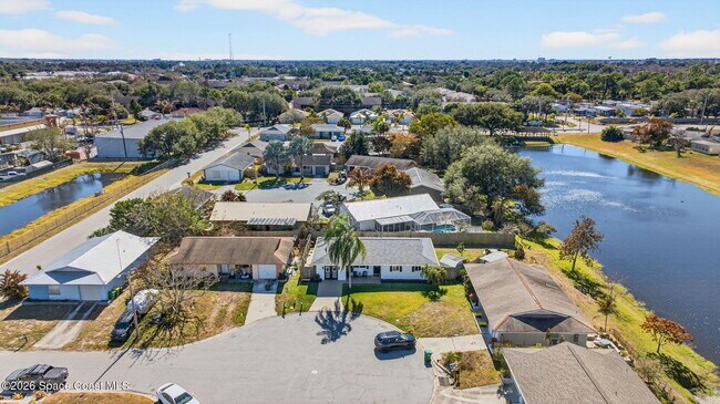 Building Photo - 425 Via Valencia Ct