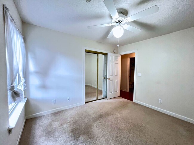 Building Photo - Ground Floor 3 Bedroom, 2 Bath Condo Available Now in Murrells Inlet!