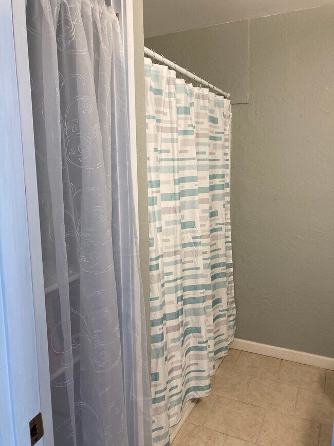 Hall bath, newly upgraded pluming and fixtures - 79-7199 Mamalahoa Hwy
