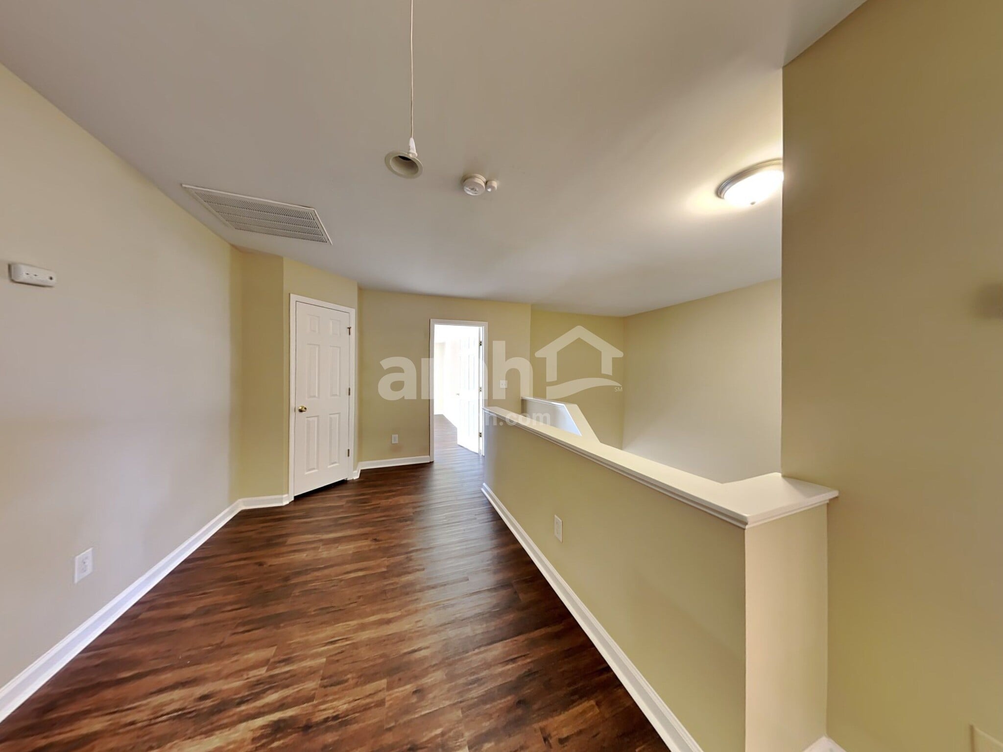 Building Photo - 1528 Pebble Ridge Dr