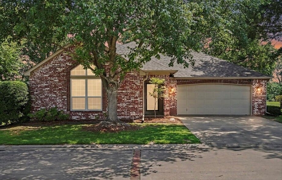 Building Photo - 412 N Forest Ridge Blvd