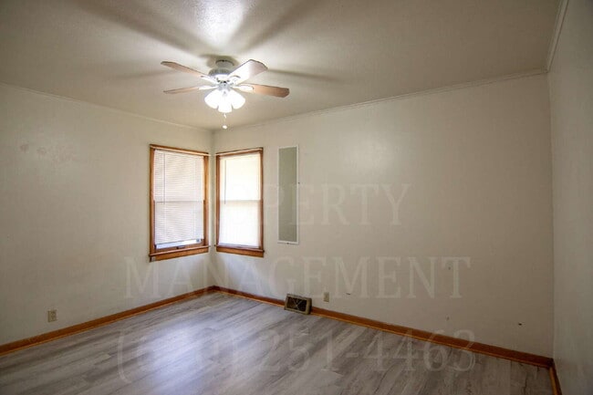 Building Photo - 2-Bedroom Duplex