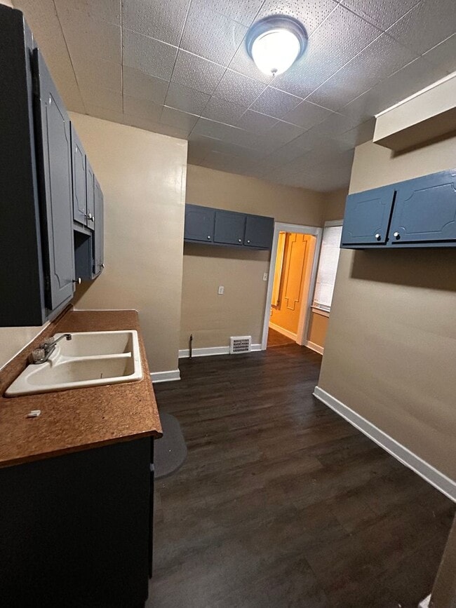 Building Photo - 3-bedroom located on Detroit's East side!