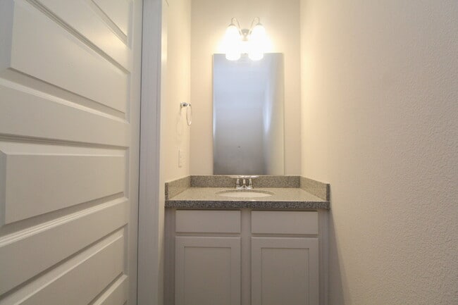 Building Photo - Nature Creek 3BD Townhome w/ Garage, Pool ...