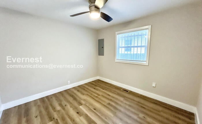 Building Photo - 1732 17th Ave N