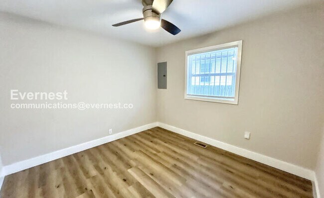 Building Photo - 1732 17th Ave N