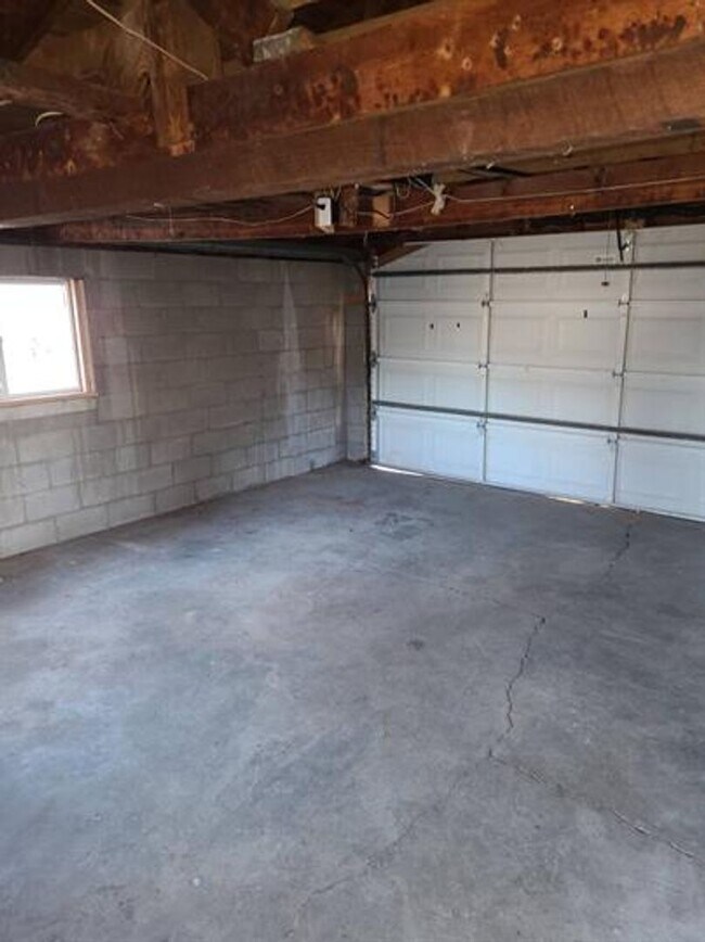 Building Photo - 1538 Longfield Ave