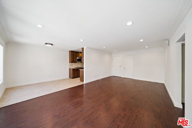 Building Photo - 133 N Swall Dr