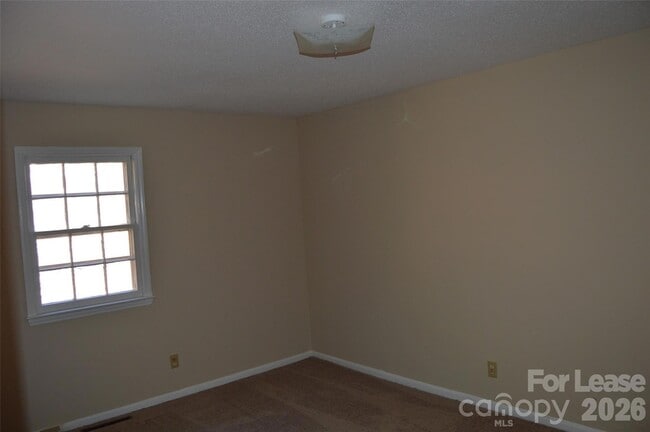 Building Photo - 221 Kelly St