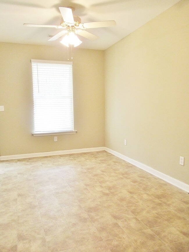 Building Photo - Home in McCalla!!  Available to View with ...