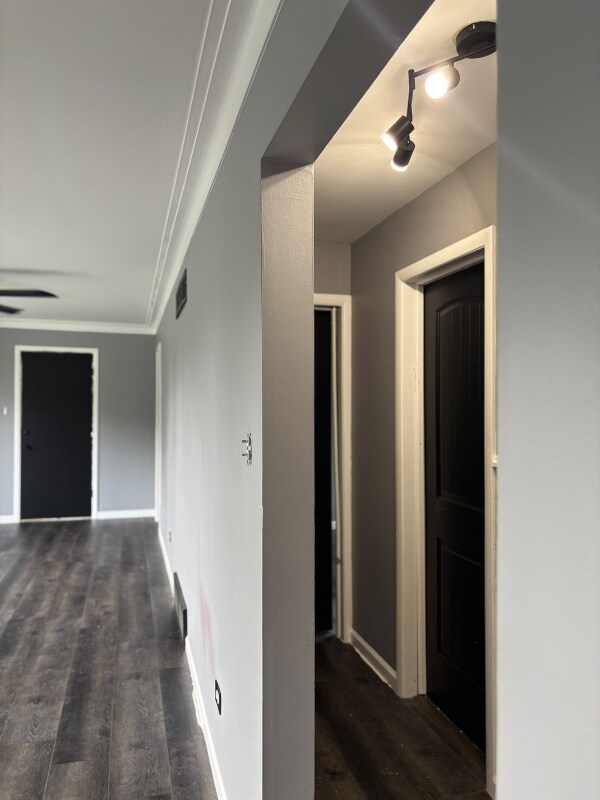 Building Photo - 10624 Mayfield Ave