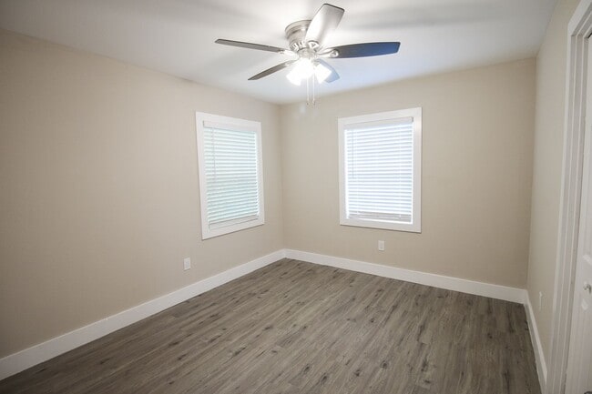 Building Photo - Recently Remodeled 3 Bed 2 Bath!