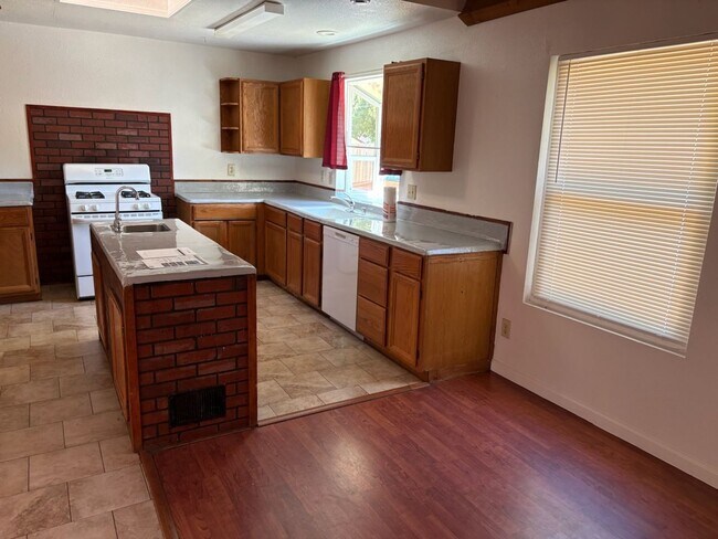 Building Photo - 441 Haggin Ave