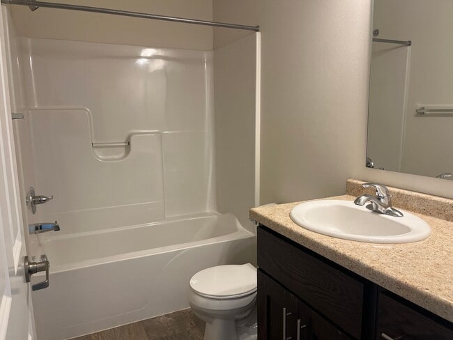 Building Photo - 3 Bed 3 Bath Single Family Home