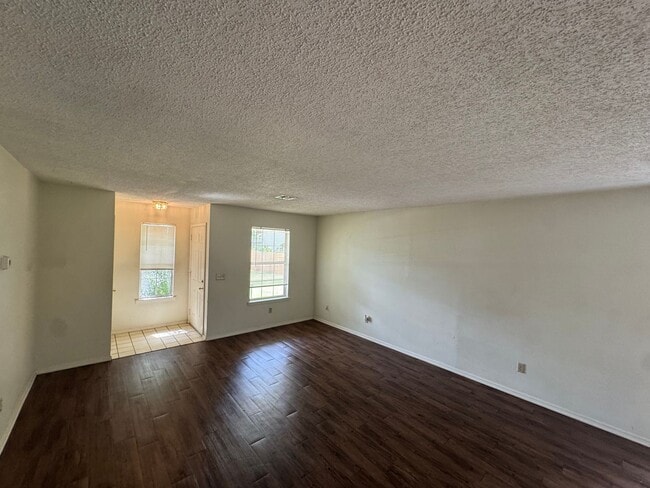 Building Photo - 301 S 11th Pl
