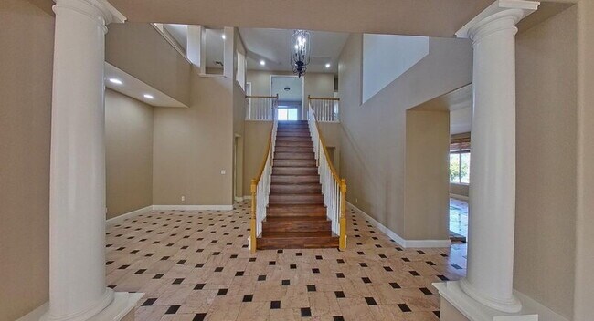 Building Photo - 1692 Woodhaven Cir