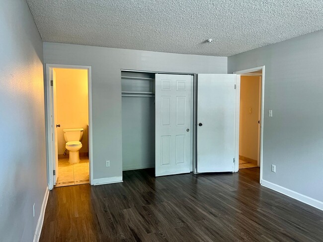 Building Photo - Spacious 2 Bed 1.5 Bath Condo in Hamden South