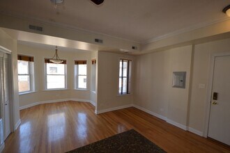 Building Photo - 879 W Cornelia Ave