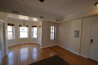 Building Photo - 879 W Cornelia Ave