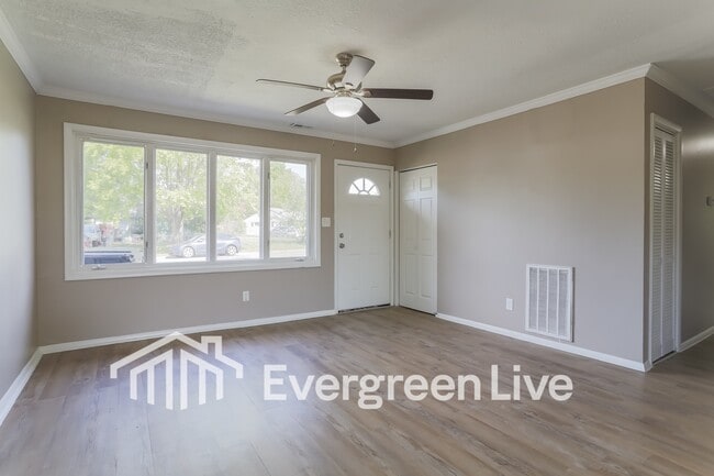 Building Photo - 1657 Eastbrook Dr S