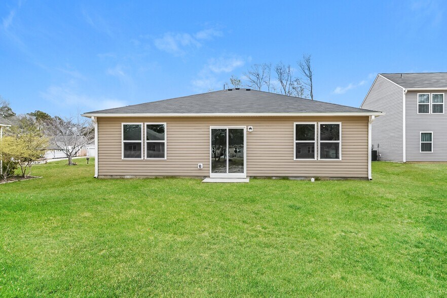 Building Photo - 2167 Bayside St SW