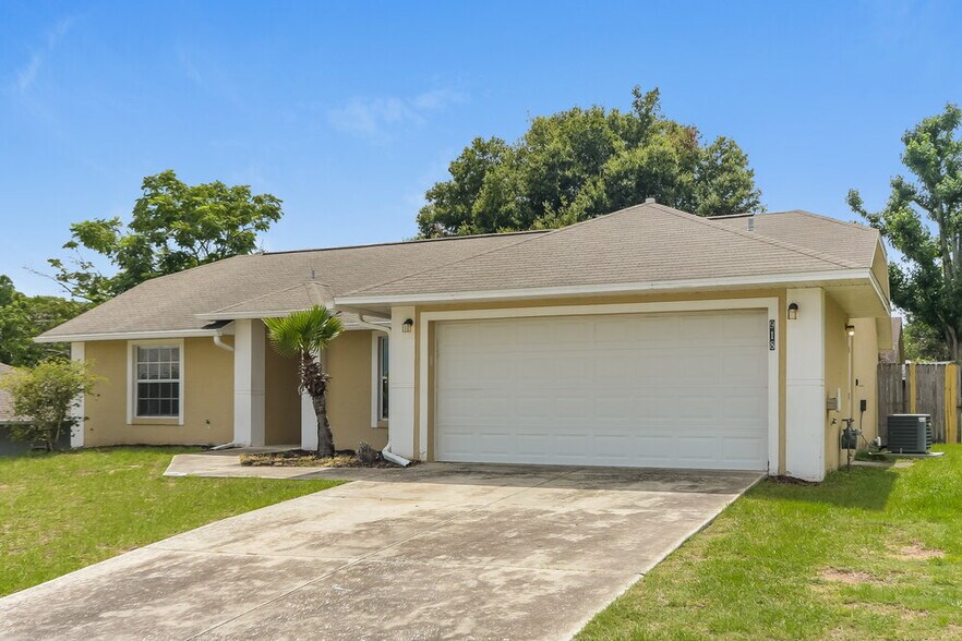 Building Photo - 918 Palm Forest Ln