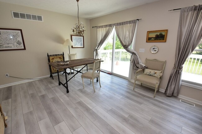 Building Photo - Home in Farmington Hills, 3 bedroom, 2 bath. Close to Notre Dame!