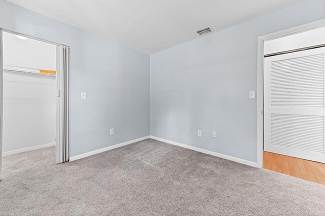 Building Photo - 81 Westecunk Dr