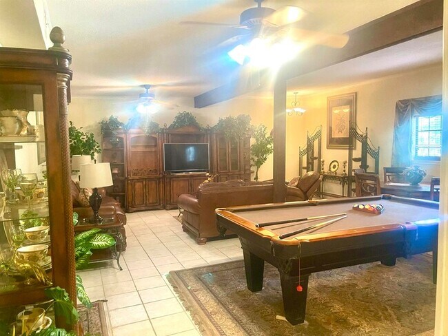 Building Photo - 406 Longshadow Road