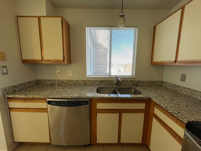 Building Photo - Cozy 2-Bedroom Top Floor Condo at Belmar P...