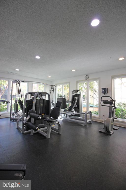 Building Photo - 1543 Lincoln Way