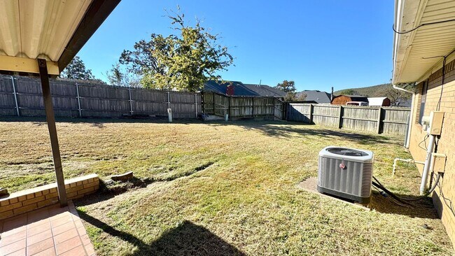 Building Photo - Comfortable & Convenient Living on Nightin...