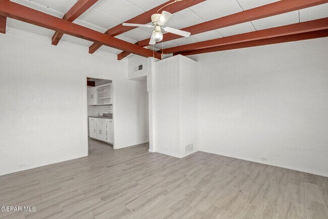 Building Photo - 550 Dolan St