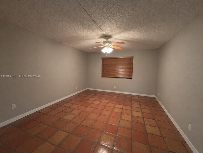 Building Photo - 286 Racquet Club Rd