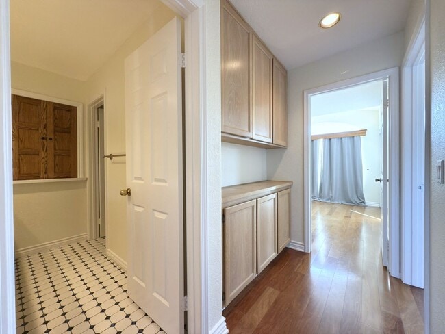 Building Photo - Spacious Home in Santa Fe Hills