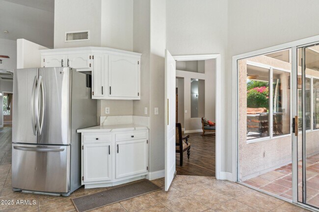 Building Photo - 758 S Lagoon Dr