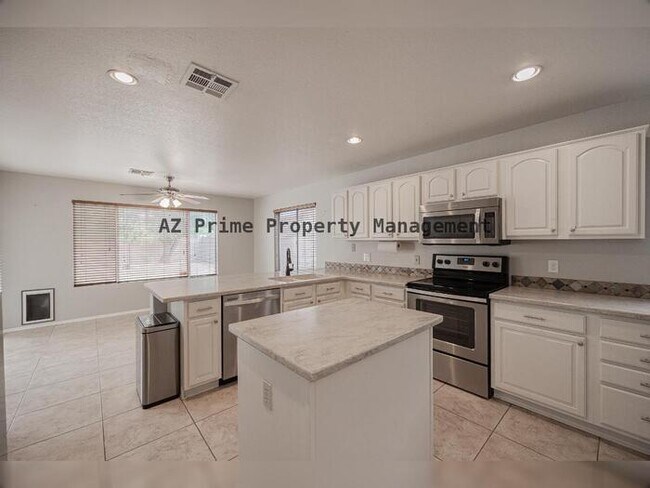 Building Photo - 7442 W Via Del Sol Dr
