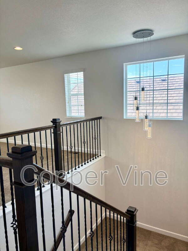 Building Photo - 3266 Yale Dr