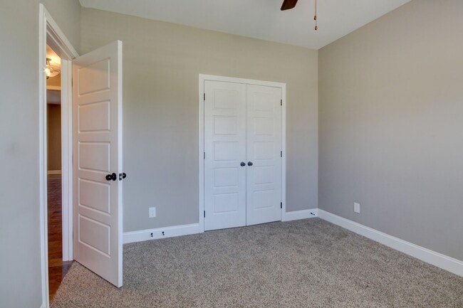 Building Photo - 332 Bluebriar Trc