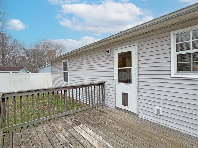 Building Photo - 131 Lillian Dr